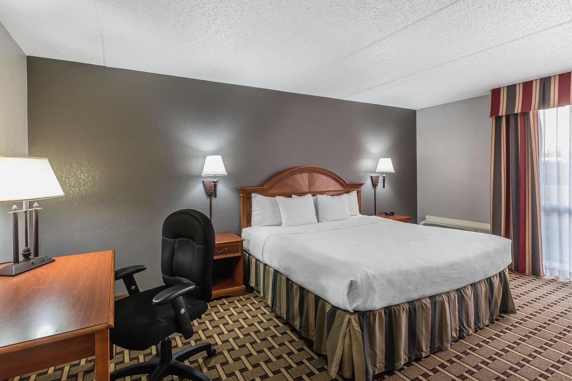 Fairbridge Inn And Suites White Exterior photo
